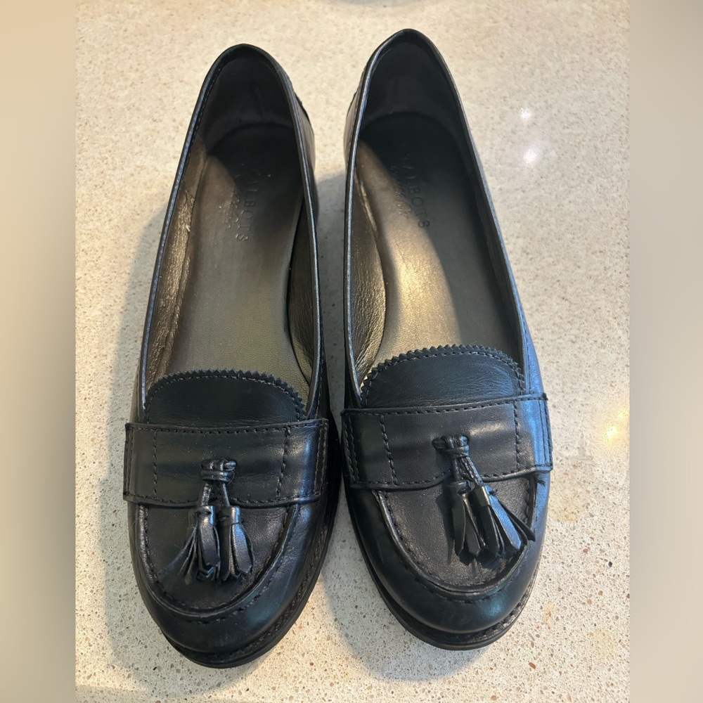 Women’s 8.5 Talbots black loafers